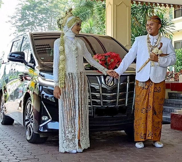 Sewa Alphard Surabaya, Sewa Mobil Alphard Surabaya, Rental Alphard Surabaya, Rental Mobil Alphard Surabaya, Wedding Car Surabaya, Sewa Mobil Mewah Surabaya, Sewa Sprinter Surabaya, Sewa Land Cruiser Surabaya, Sewa Hiace Surabaya, Sewa Hiace Luxury Surabaya